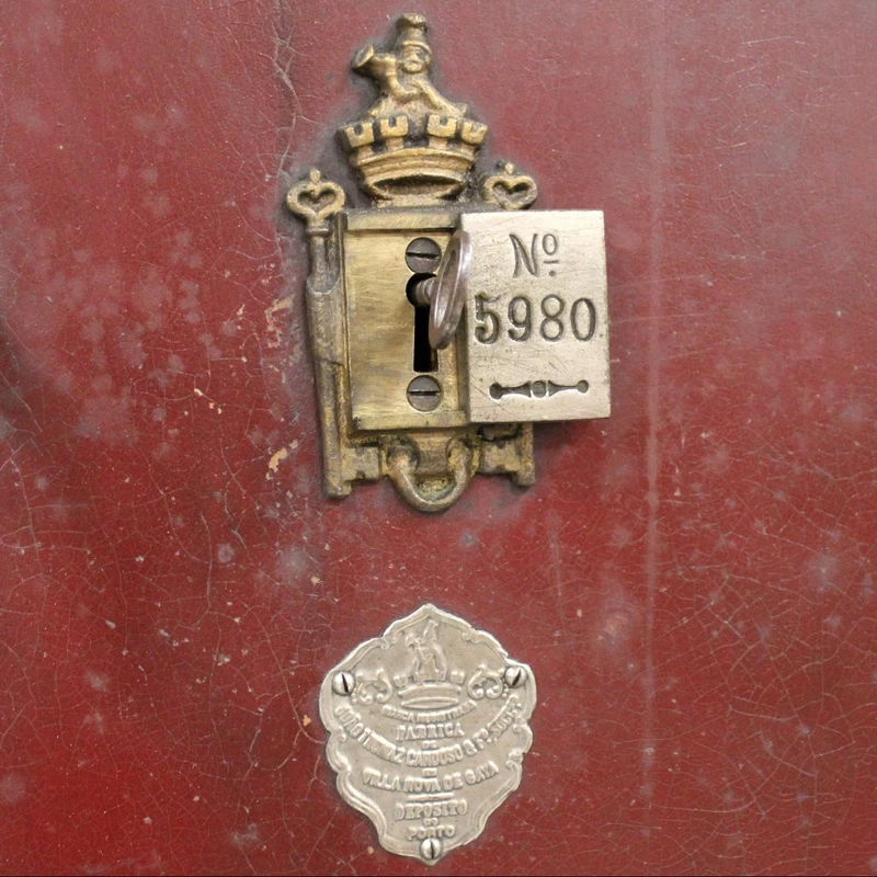 Antique 19th-century chest-style safe