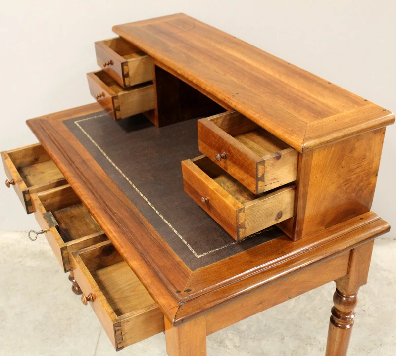 Antique Louis-Philippe writing desk in walnut, 19th century