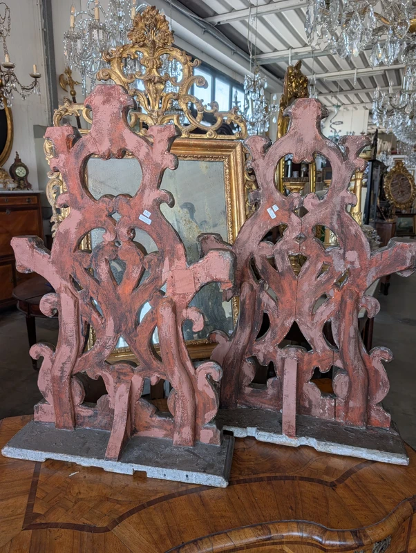 Coppia di candelieri d'altare a cinque luci in legno intagliato e argentato – Toscana, XVIII secolo