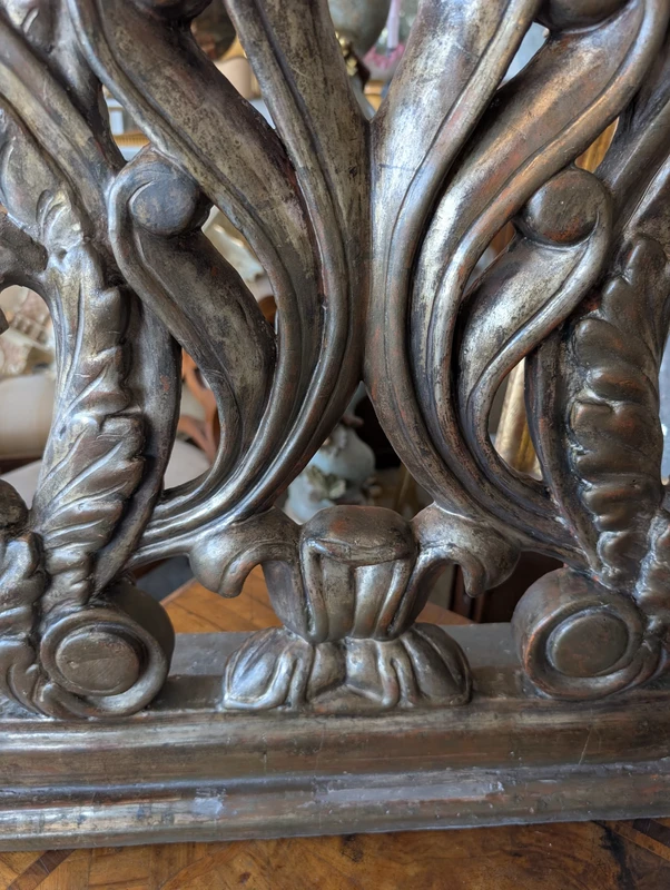 Coppia di candelieri d'altare a cinque luci in legno intagliato e argentato – Toscana, XVIII secolo