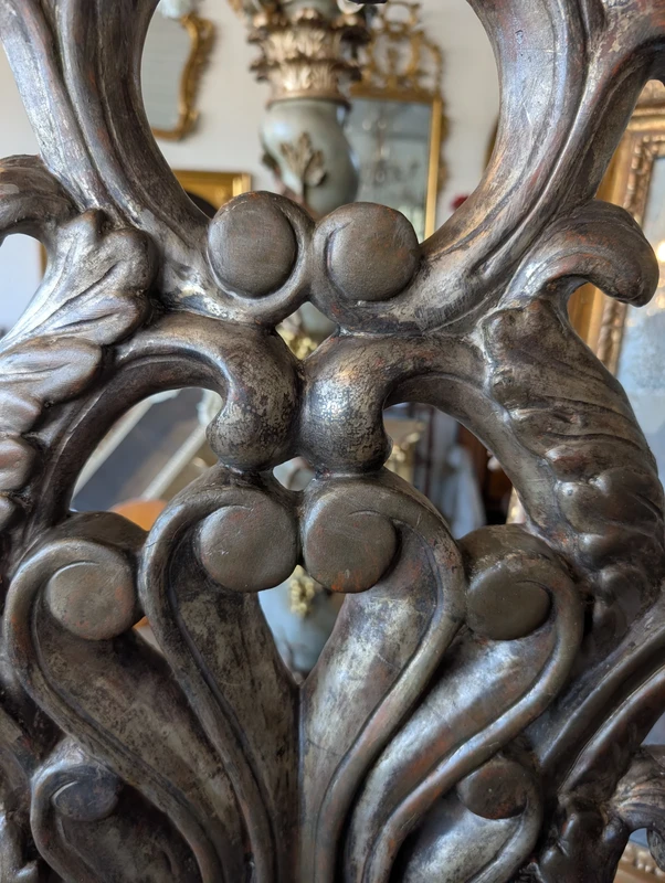 Coppia di candelieri d'altare a cinque luci in legno intagliato e argentato – Toscana, XVIII secolo