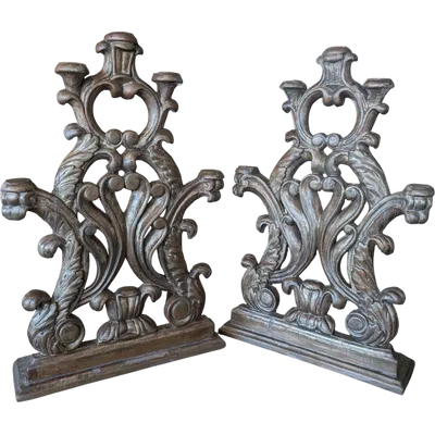 Paire de chandeliers d'autel à cinq branches en bois sculpté et argenté – Toscane, XVIIIe siècle