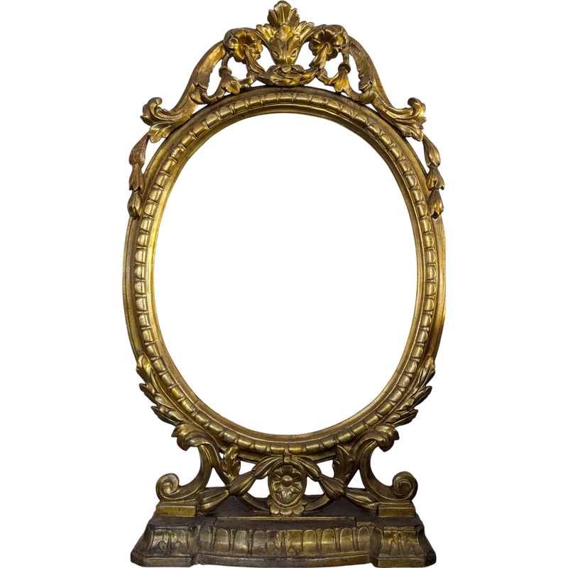 Cadre ovale à poser, en bois sculpté et doré à la manière de La Mecque