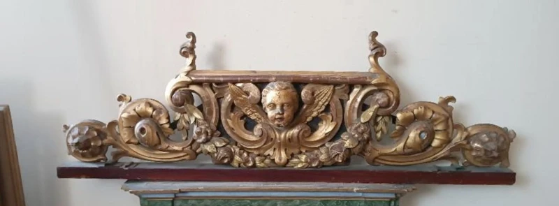 Grande antico fregio in legno dorato e intagliato xix secolo