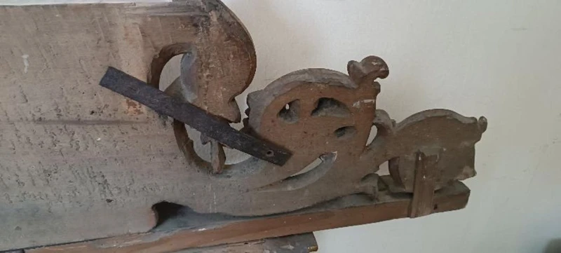 Grande antico fregio in legno dorato e intagliato xix secolo