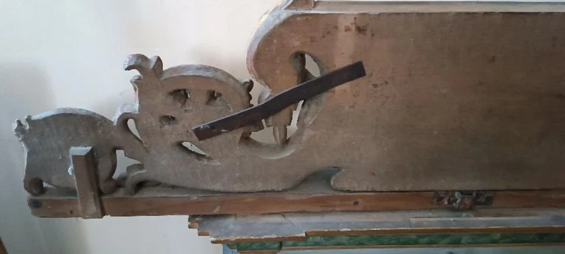 Grande antico fregio in legno dorato e intagliato xix secolo