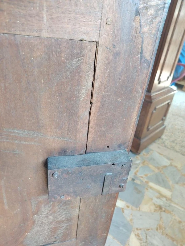 18th-century two-door sideboard in Piedmont walnut