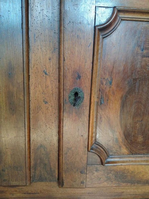 18th-century two-door sideboard in Piedmont walnut