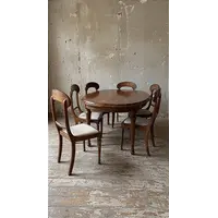 Oval walnut table and six matching chairs, early 20th century.