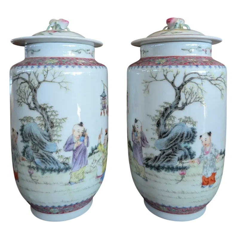 Pair of Chinese porcelain vases with lids, decoration "children in the garden"
