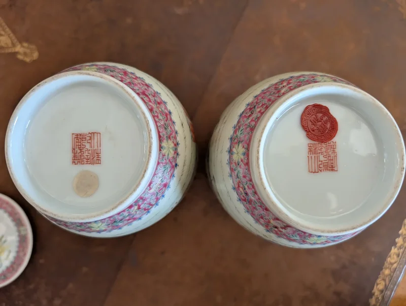 Pair of Chinese porcelain vases with lids, decoration "children in the garden"