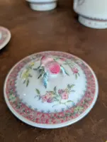 Pair of Chinese porcelain vases with lids, decoration "children in the garden"