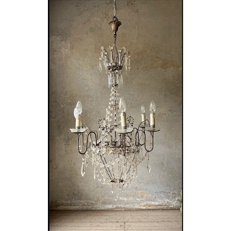 Lustre en cristal datant du XIXe siècle,