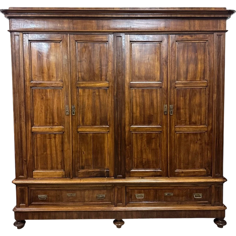 Armoire Carlo X à quatre portes, de style lombard, en noyer. Milan, première moitié du XIXe siècle