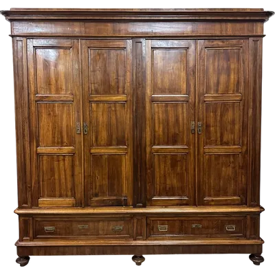 Armoire Carlo X à quatre portes, de style lombard, en noyer. Milan, première moitié du XIXe siècle