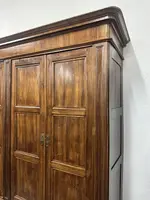 Armoire Carlo X à quatre portes, de style lombard, en noyer. Milan, première moitié du XIXe siècle