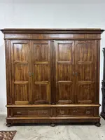 Armoire Carlo X à quatre portes, de style lombard, en noyer. Milan, première moitié du XIXe siècle