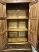 Armoire Carlo X à quatre portes, de style lombard, en noyer. Milan, première moitié du XIXe siècle