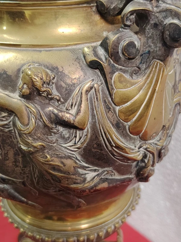 Grande lampada a petrolio da tavolo antica in bronzo in stile neoclassico, fine 800