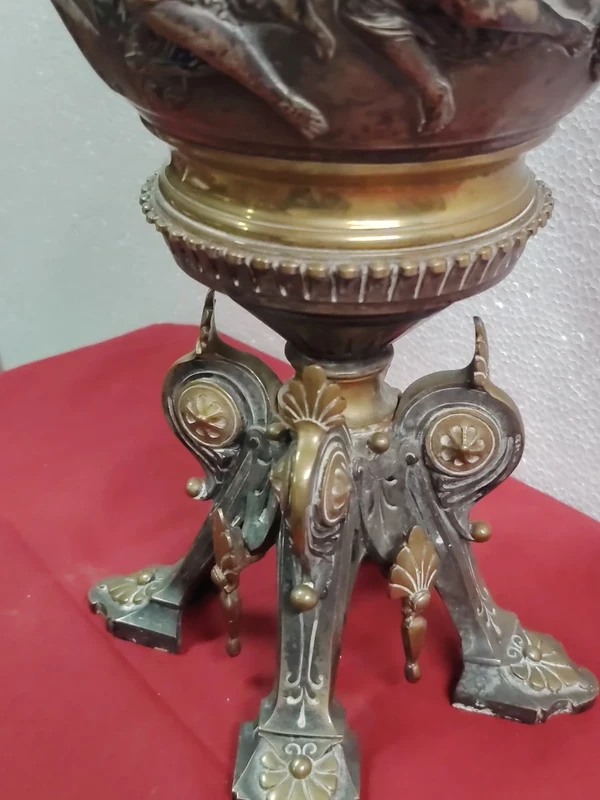 Grande lampada a petrolio da tavolo antica in bronzo in stile neoclassico, fine 800