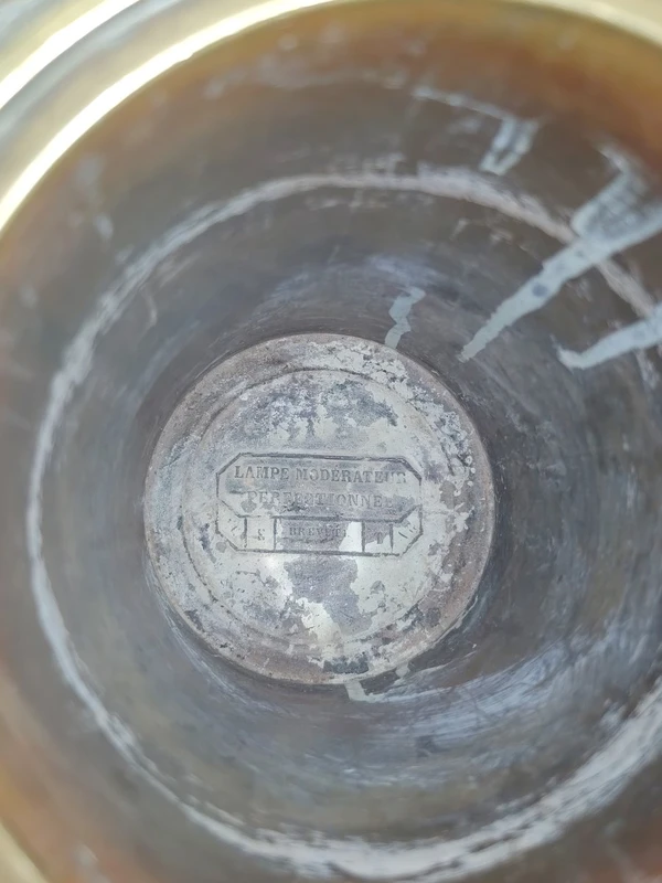 Grande lampada a petrolio da tavolo antica in bronzo in stile neoclassico, fine 800