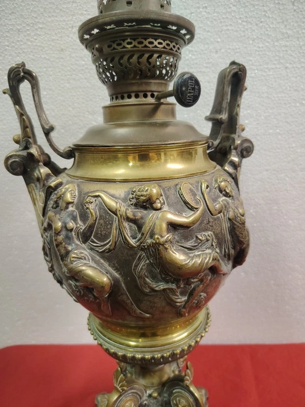 Grande lampada a petrolio da tavolo antica in bronzo in stile neoclassico, fine 800