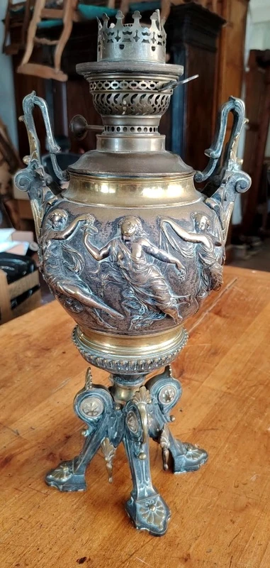 Grande lampada a petrolio da tavolo antica in bronzo in stile neoclassico, fine 800