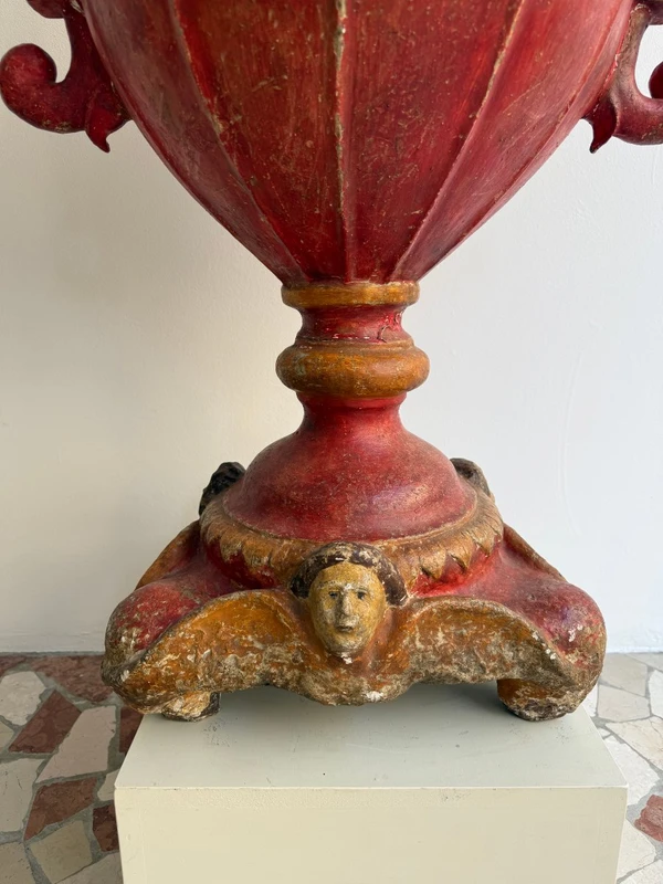 Porte-bougie baroque en bois et plâtre laqué et peint – XVIIe siècle. Espagne