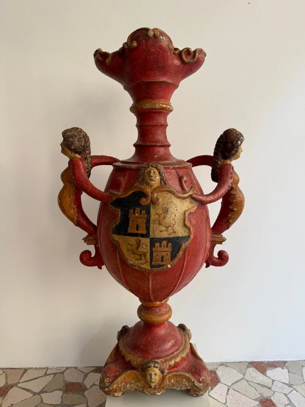 Porte-bougie baroque en bois et plâtre laqué et peint – XVIIe siècle. Espagne