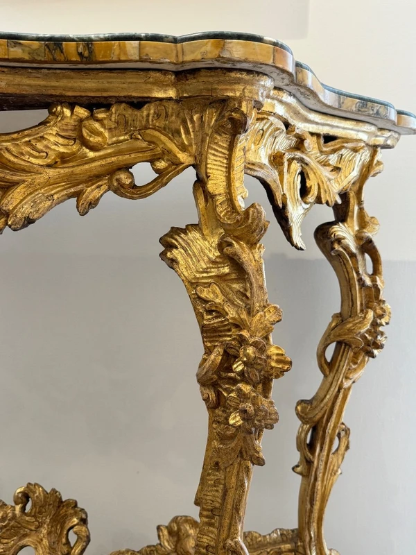 Console romaine du XVIIIe siècle.