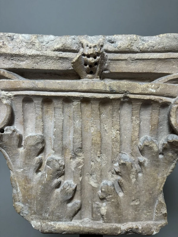 Capitello corinzio a colonna piatta - prima metà del XVI sec.