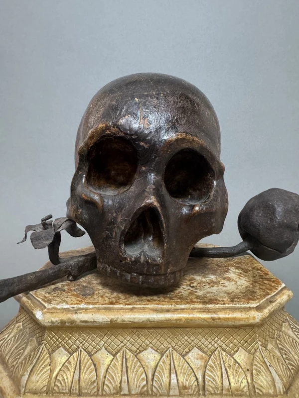 Vanitas sur socle en bois doré du XVIIe siècle - Italie