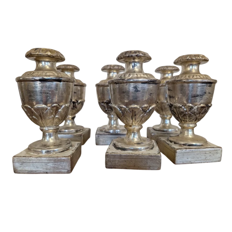 Gruppo di sei porta palme in legno scolpito e argentato