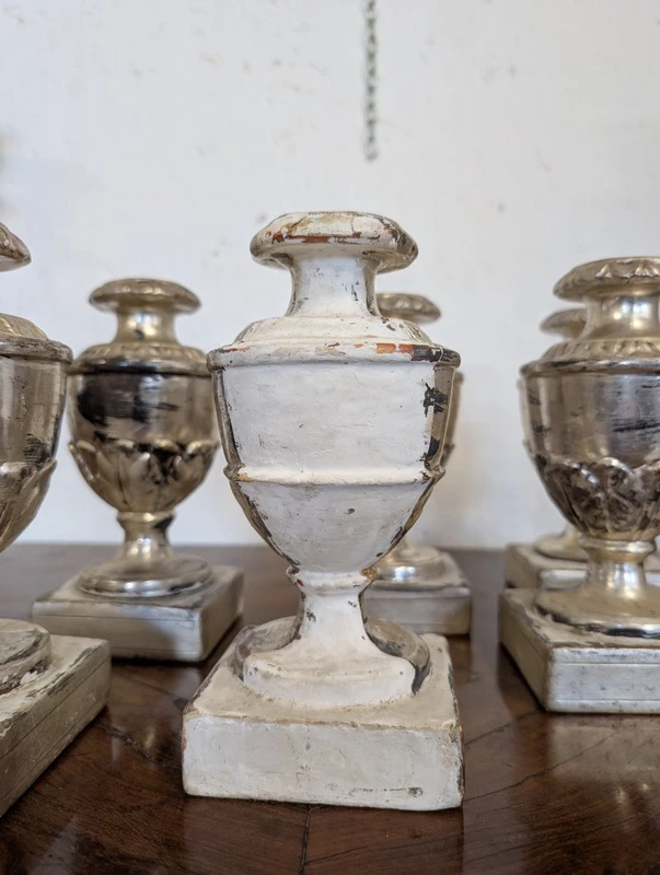 Gruppo di sei porta palme in legno scolpito e argentato