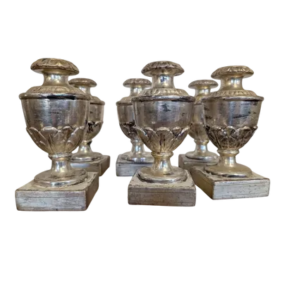 Gruppo di sei porta palme in legno scolpito e argentato