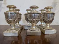 Gruppo di sei porta palme in legno scolpito e argentato