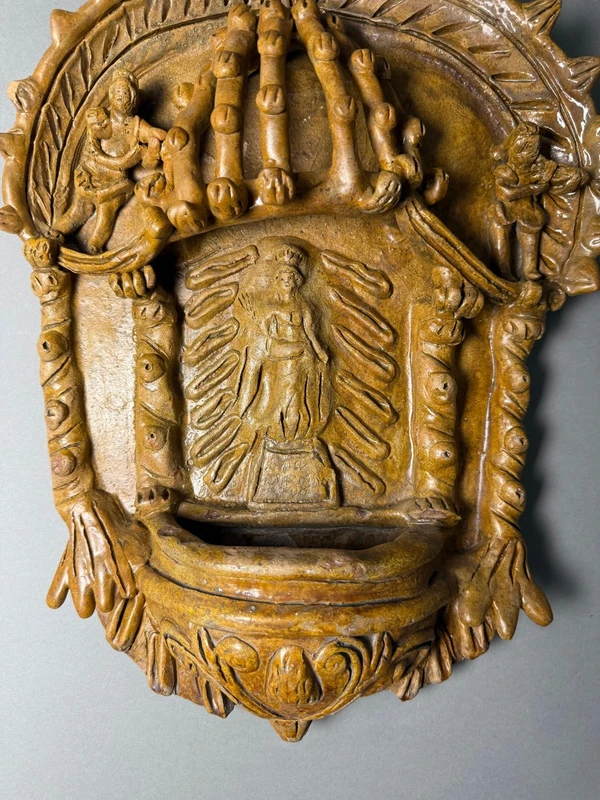 Rara acquasantiera ispano-moresca in terracotta - periodo XVIII secolo