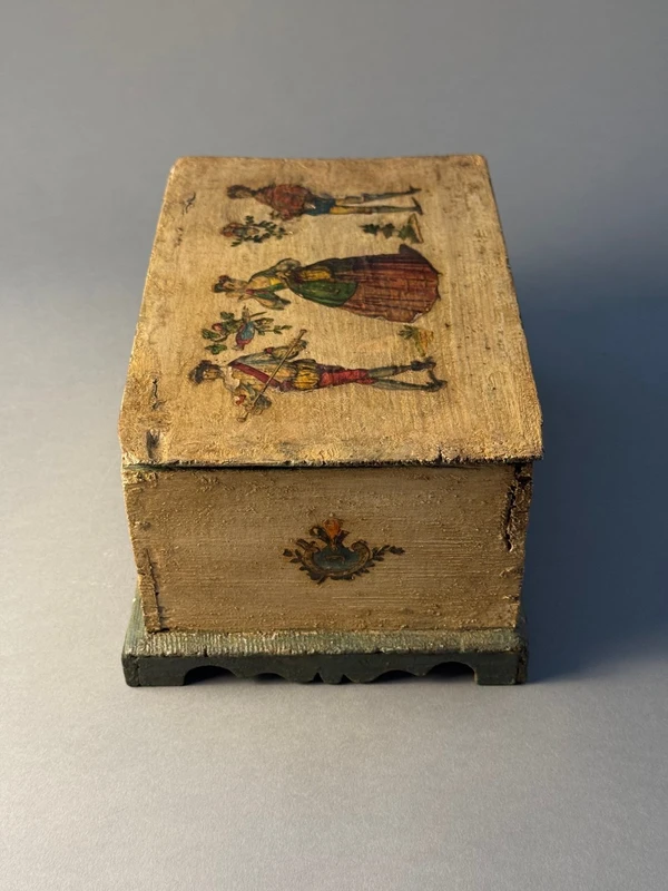 Box in plain lacquer—18th century
