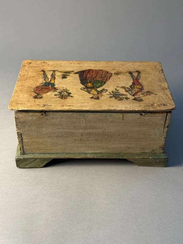 Box in plain lacquer—18th century