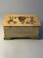 Box in plain lacquer—18th century