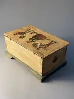 Box in plain lacquer—18th century