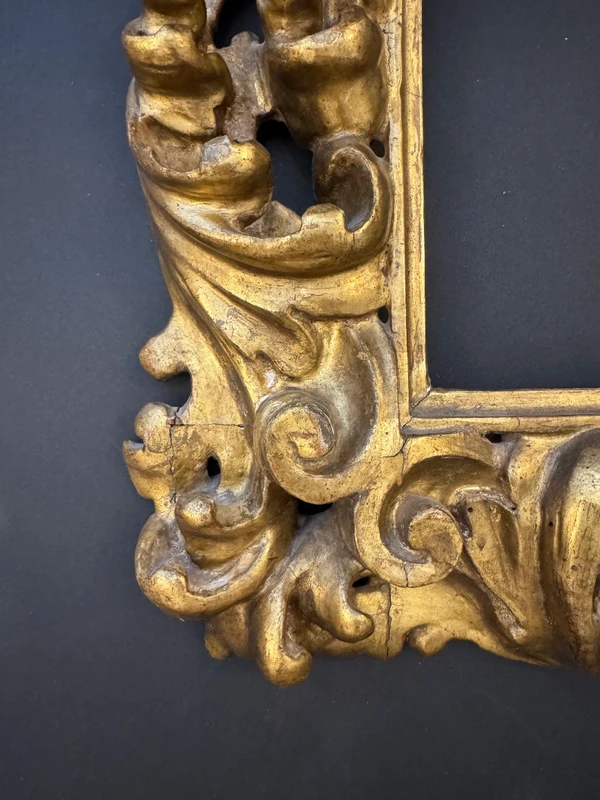 Cadre en bois sculpté et doré. Bologne, XVIIe siècle