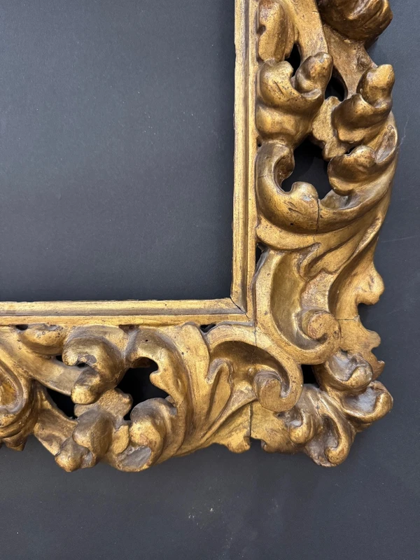 Cadre en bois sculpté et doré. Bologne, XVIIe siècle