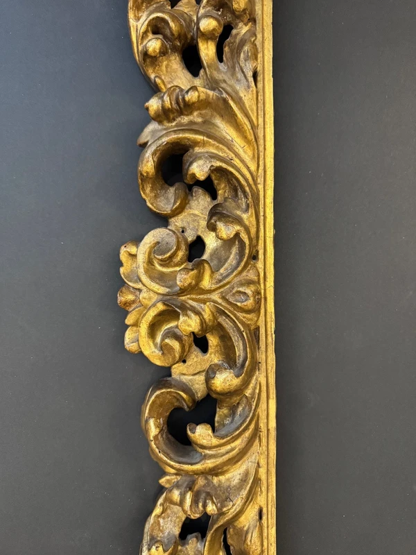 Cadre en bois sculpté et doré. Bologne, XVIIe siècle