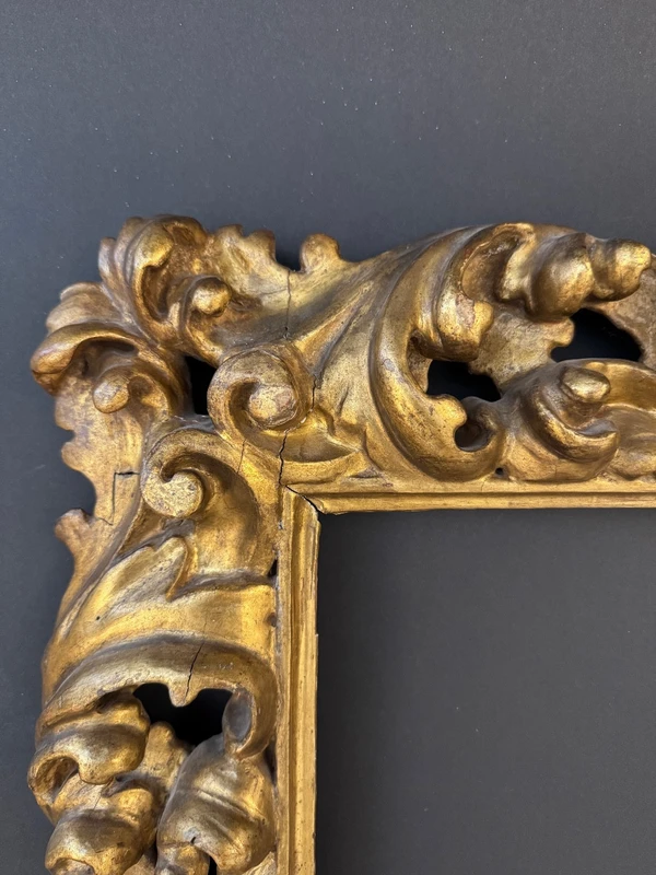 Cadre en bois sculpté et doré. Bologne, XVIIe siècle