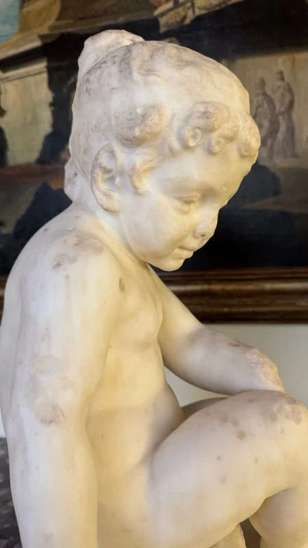 Bambina in marmo statuario - fine XVIII secolo