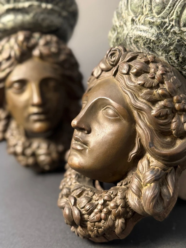 Pair of decorative shelves in bronze and Verde Alpi marble—first half of the 19th century