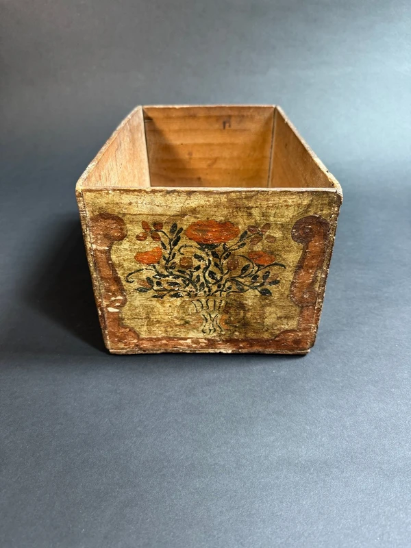 Petite boîte en bois peinte - Pouilles, XVIIIe siècle
