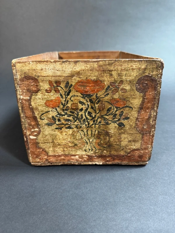 Petite boîte en bois peinte - Pouilles, XVIIIe siècle