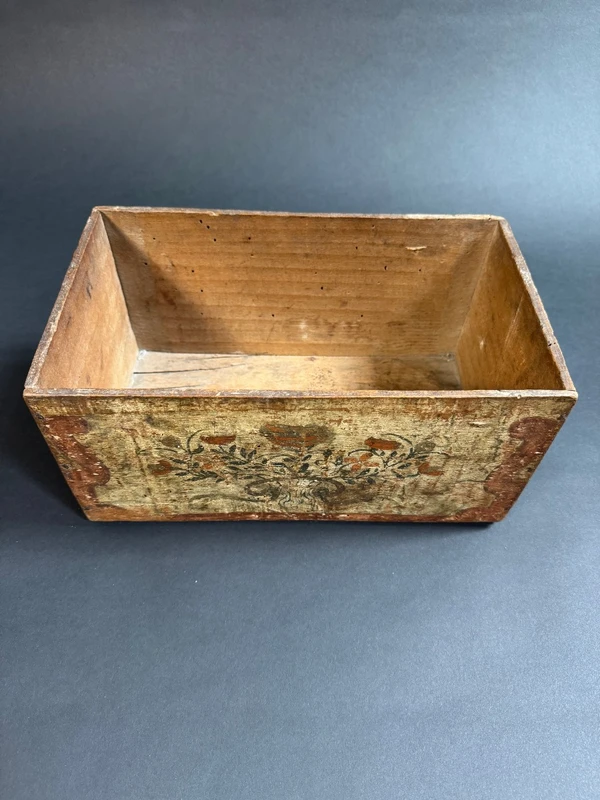 Petite boîte en bois peinte - Pouilles, XVIIIe siècle